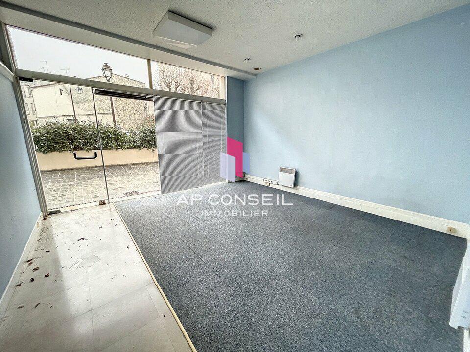 Office in Versailles for lease Interior Photo- Image 1 of 3