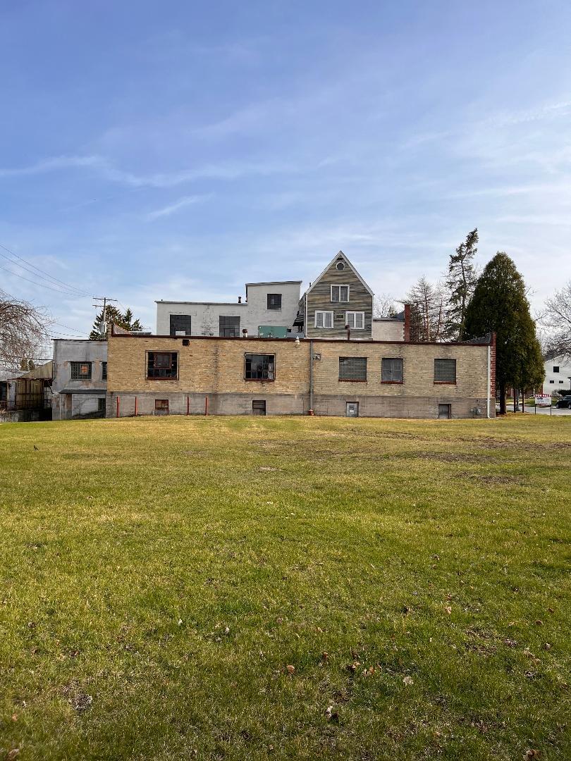 1032-1038 12th Ave, Grafton, WI à louer Photo du bâtiment- Image 1 de 26