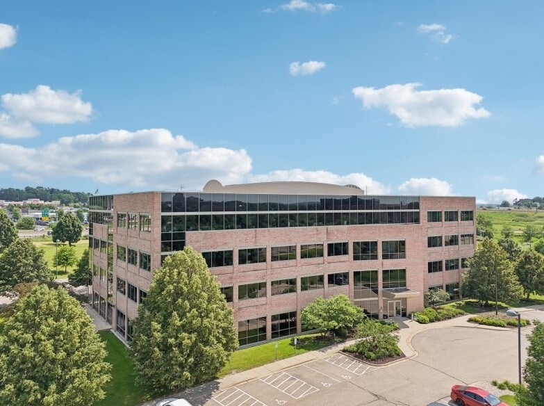 American Center Class A Office Portfolio portefeuille de 2 propriétés à vendre sur LoopNet.ca - Photo du bâtiment - Image 2 de 9
