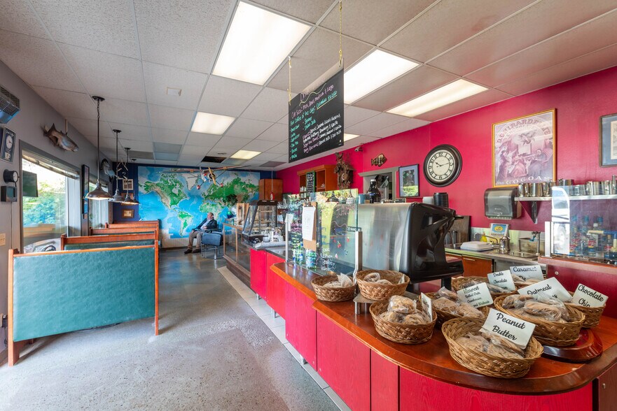 7196/7198/7204 North Tongass Hwy, Ketchikan, AK à vendre - Photo du bâtiment - Image 2 de 48