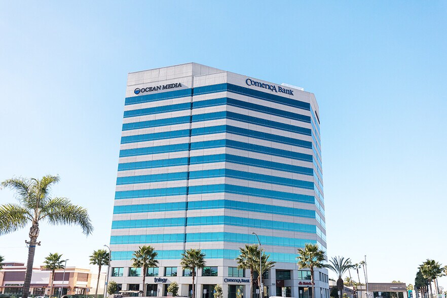 17011 Beach Blvd, Huntington Beach, CA à louer - Photo du bâtiment - Image 1 de 1