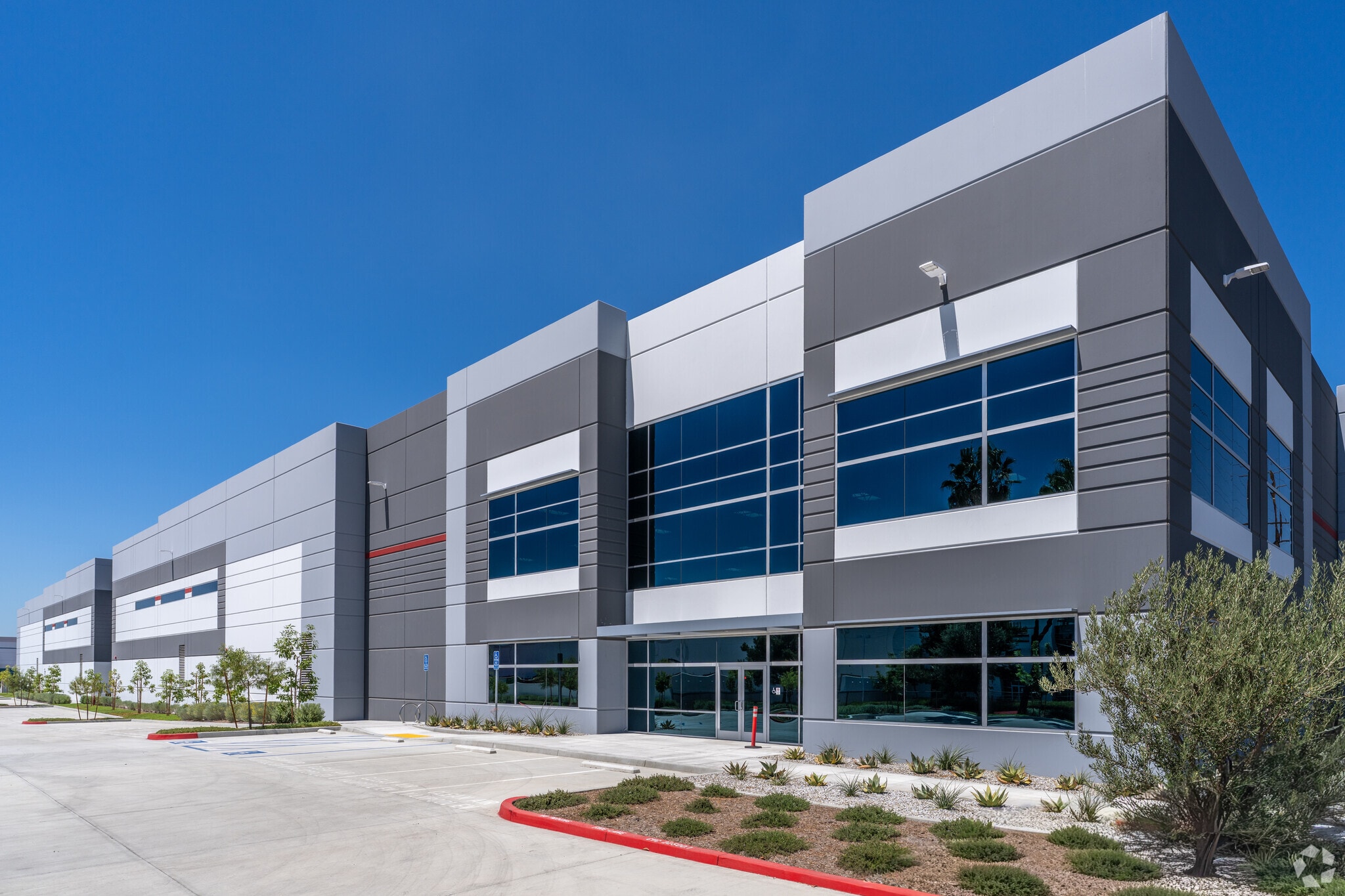 752 N Tippecanoe Ave, San Bernardino, CA for lease Primary Photo- Image 1 of 8