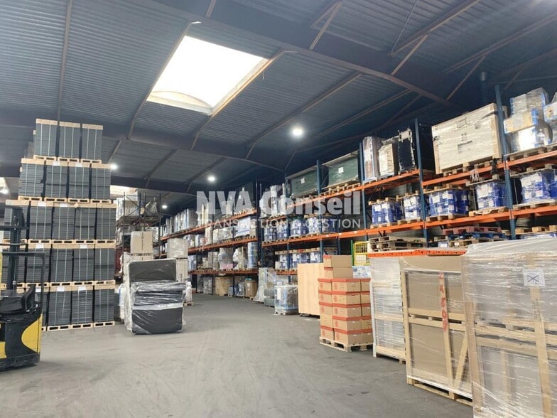 Industrial in SAINT-OUEN-L'AUMONE for lease - Interior Photo - Image 2 of 8