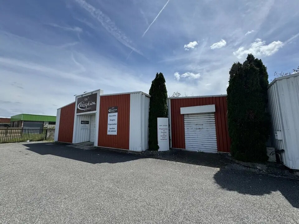 Retail in Valence for sale Building Photo- Image 1 of 7