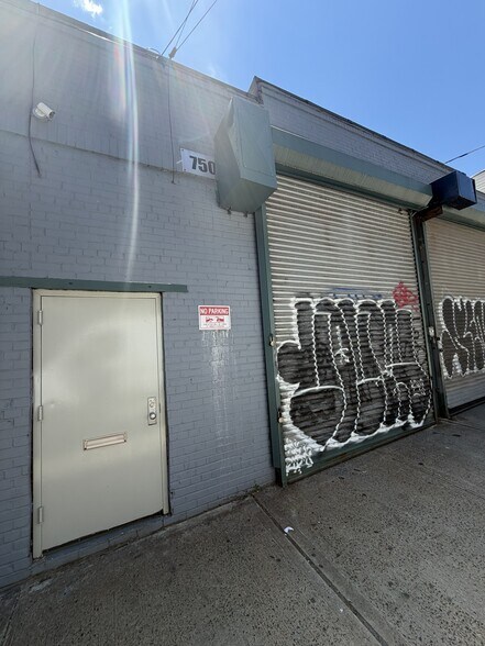 746-752 E 133rd St, Bronx, NY à louer - Photo du bâtiment - Image 1 de 9