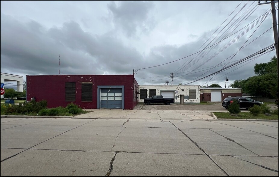 3708-3750 11 Mile Rd, Berkley, MI for lease - Building Photo - Image 3 of 11