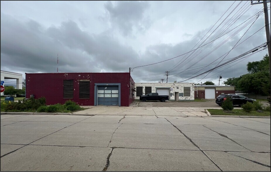 3708-3750 11 Mile Rd, Berkley, MI à louer - Photo du bâtiment - Image 3 de 11