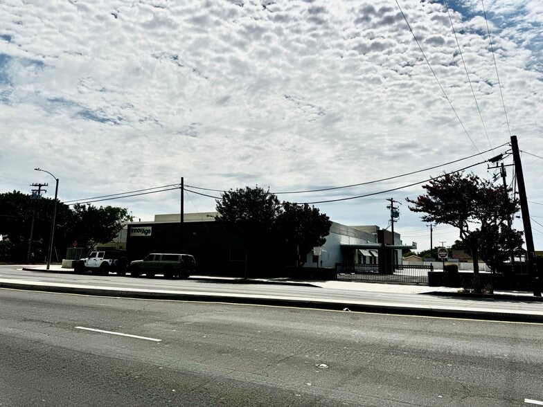 12130 Paramount Blvd, Downey, CA for lease - Building Photo - Image 3 of 10
