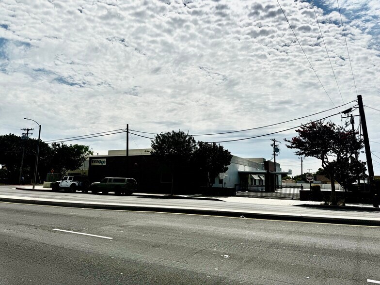 12130 Paramount Blvd, Downey, CA à louer - Photo du bâtiment - Image 3 de 10