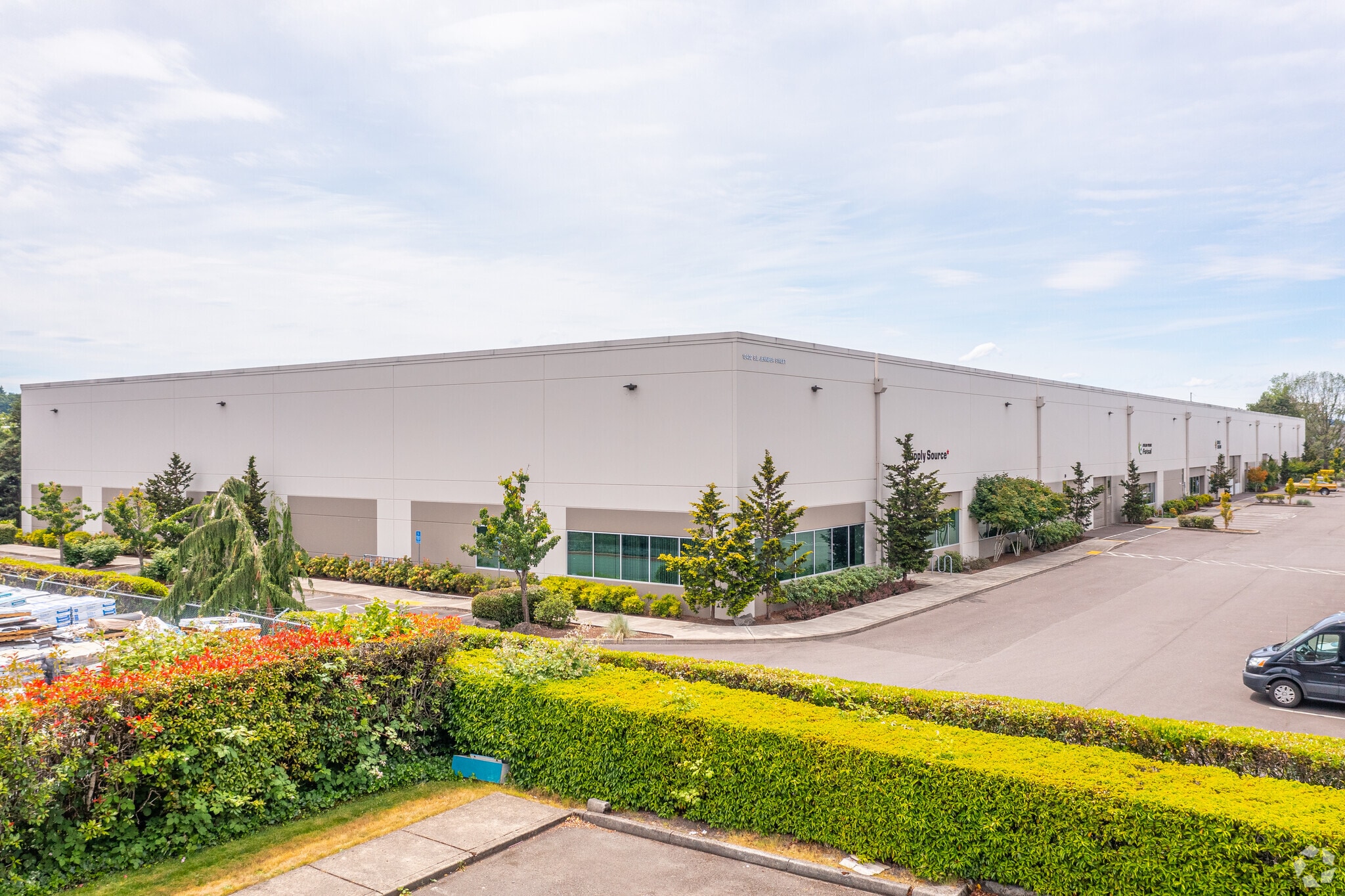 12402 SE Jennifer St, Clackamas, OR for lease Primary Photo- Image 1 of 5