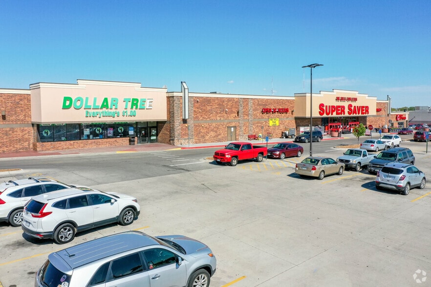 233-333 N 48th St, Lincoln, NE for lease - Building Photo - Image 2 of 4