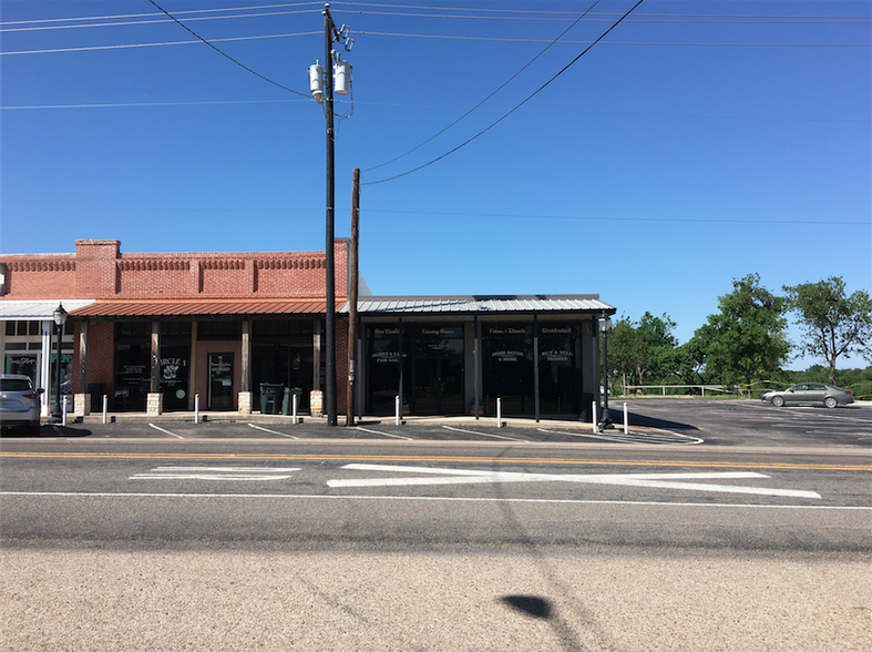 108 W McCart St, Krum, TX for sale - Building Photo - Image 2 of 5