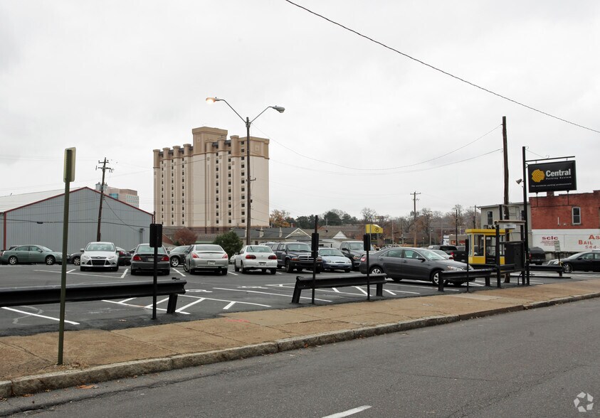 212 Poplar Ave, Memphis, TN à vendre - Photo principale - Image 1 de 6