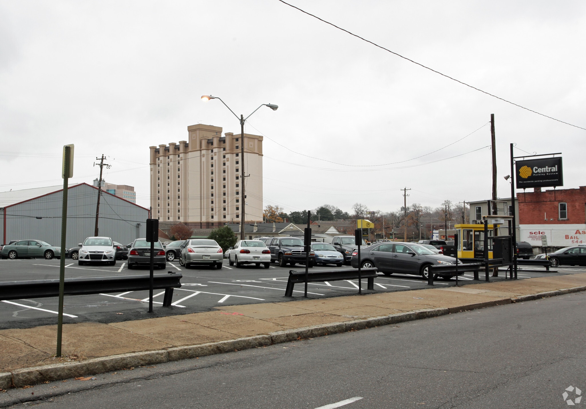 212 Poplar Ave, Memphis, TN à vendre Photo principale- Image 1 de 7