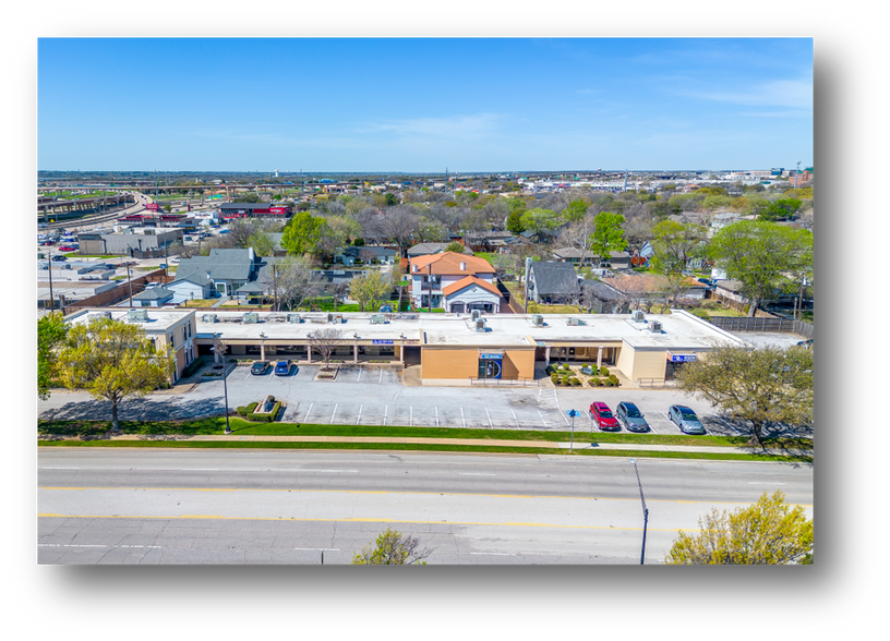 1340 S main St, Grapevine, TX à vendre - Photo du bâtiment - Image 3 de 19