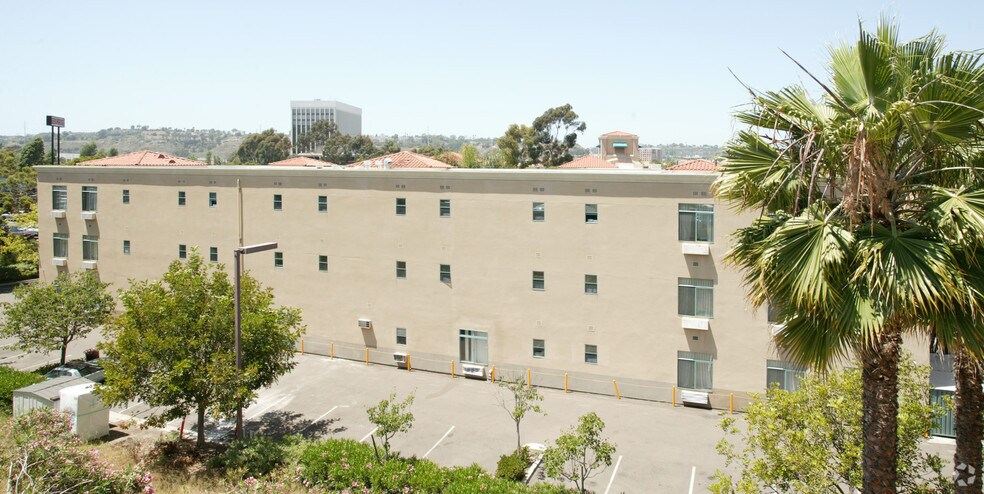 631 Camino del Rio S, San Diego, CA à vendre - Photo du bâtiment - Image 2 de 14