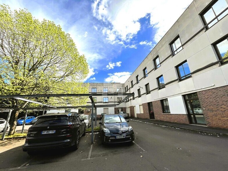 Bureau dans Évry-Courcouronnes à vendre - Photo du bâtiment - Image 3 de 12