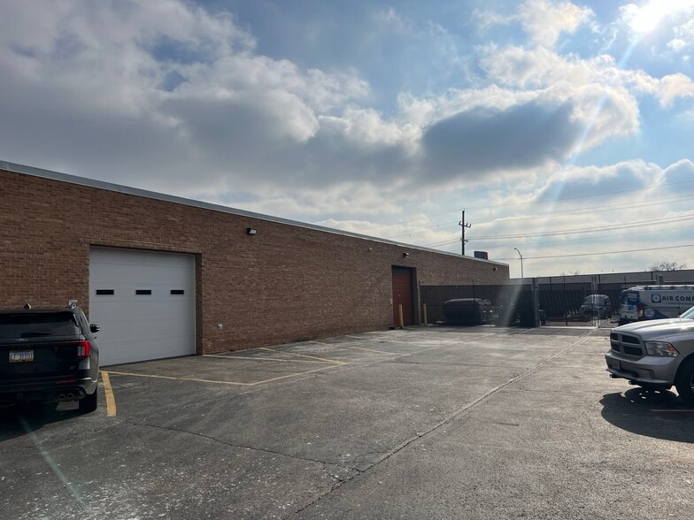 2550 Braga Dr, Broadview, IL for sale - Building Photo - Image 2 of 5