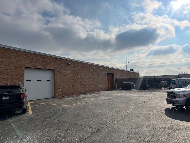 2550 Braga Dr, Broadview, IL à louer - Photo du bâtiment - Image 2 de 5