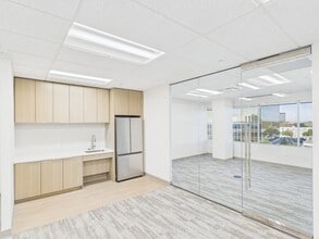 1420 W Mockingbird Ln, Dallas, TX à louer Photo intérieure- Image 2 de 3