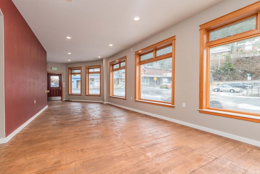 1059 Water St, Ketchikan, AK à vendre - Photo du bâtiment - Image 3 de 11