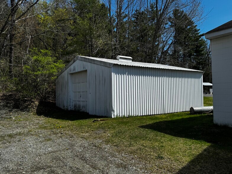 149 Route 44, Millerton, NY à vendre - Photo du bâtiment - Image 3 de 15