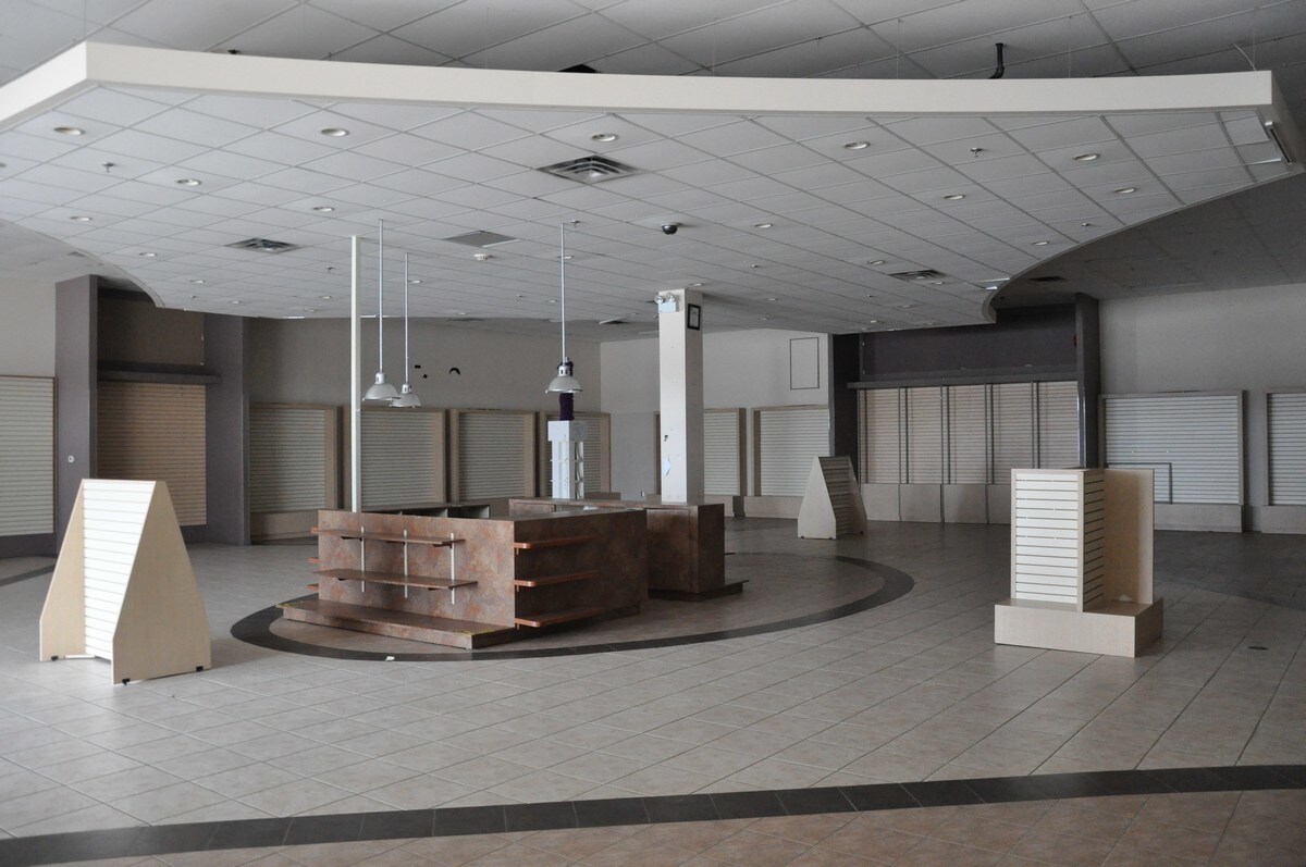 2515 Dougall Ave, Windsor, ON à vendre Autre- Image 1 de 1