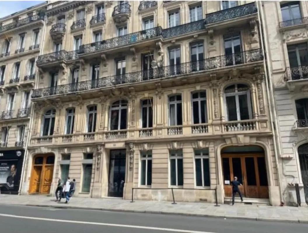 54 Ter Rue De Châteaudun, Paris for lease Building Photo- Image 1 of 2