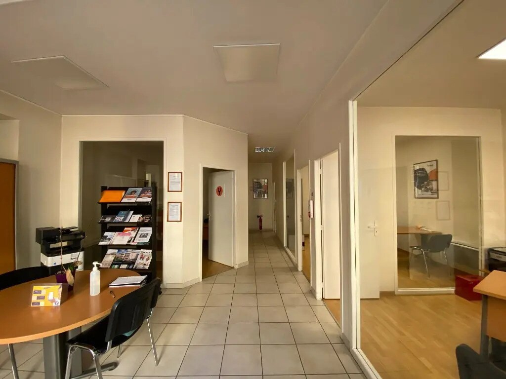 Office in Chalon-sur-Saône for lease Interior Photo- Image 1 of 8