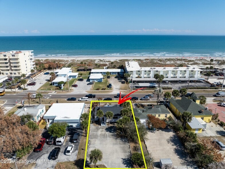 158 N Atlantic Ave, Cocoa Beach, FL à louer - Photo du bâtiment - Image 2 de 16