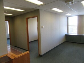 2002 Victoria Av, Regina, SK à louer Photo intérieure- Image 2 de 3