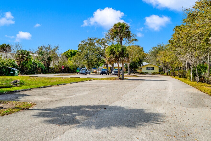 1285 6th Ave, Vero Beach, FL à vendre - Photo du bâtiment - Image 2 de 27