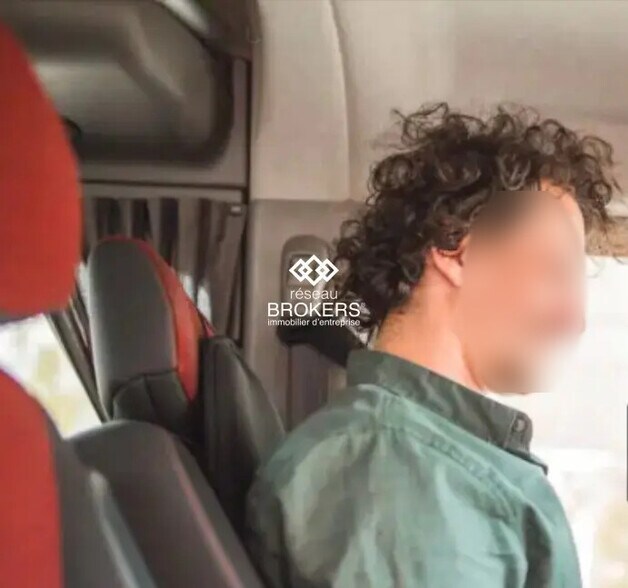 Industriel dans Montreuil à vendre - Photo du bâtiment - Image 3 de 3