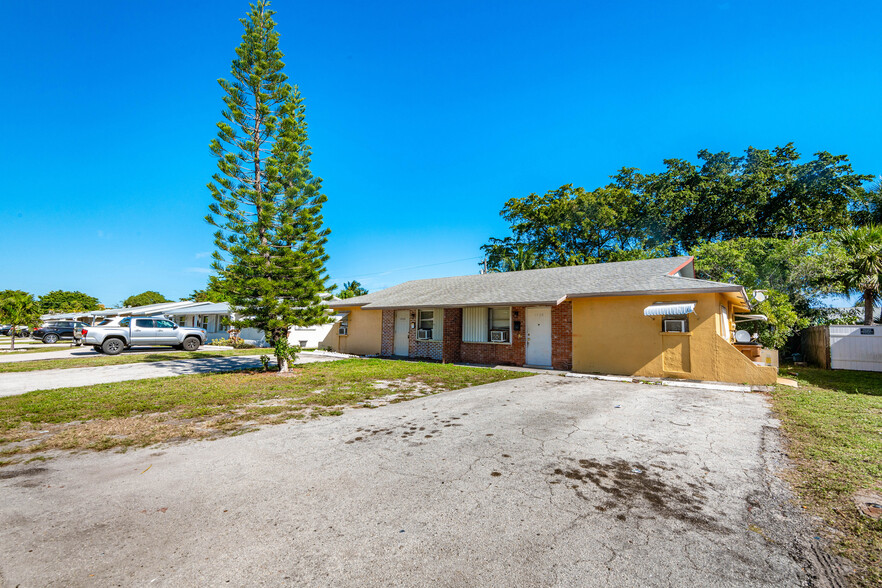 1426 SE 3rd Ter, Deerfield Beach, FL for sale - Building Photo - Image 2 of 50