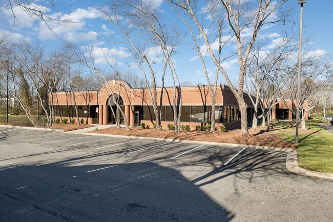 Plus de détails pour 1805 Sardis Rd N, Charlotte, NC - Bureau/Commerce de détail à louer
