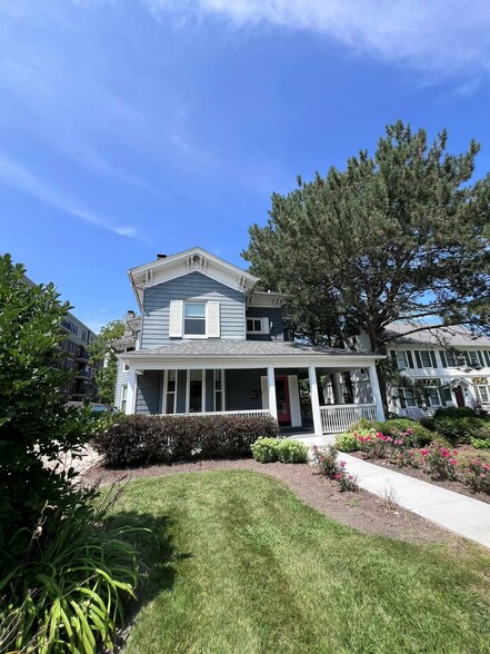 477 Elm Pl, Highland Park, IL à louer - Photo du bâtiment - Image 2 de 2