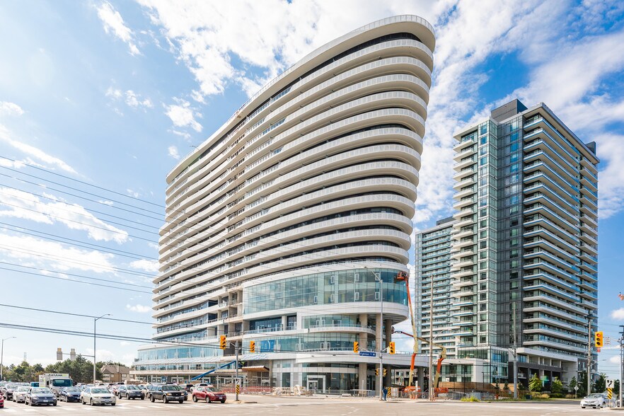 2520 Eglinton Av W, Mississauga, ON à louer - Photo du bâtiment - Image 2 de 8
