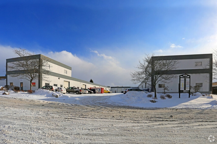 55 Shoemaker St, Kitchener, ON à louer - Photo du bâtiment - Image 2 de 3