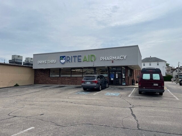 1024 S Main St, Fall River, MA for lease - Building Photo - Image 1 of 3