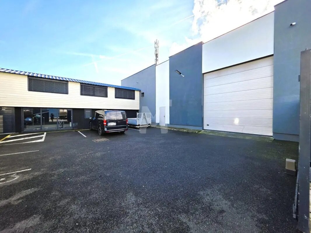 Flex in Évry-Courcouronnes for sale Building Photo- Image 1 of 16