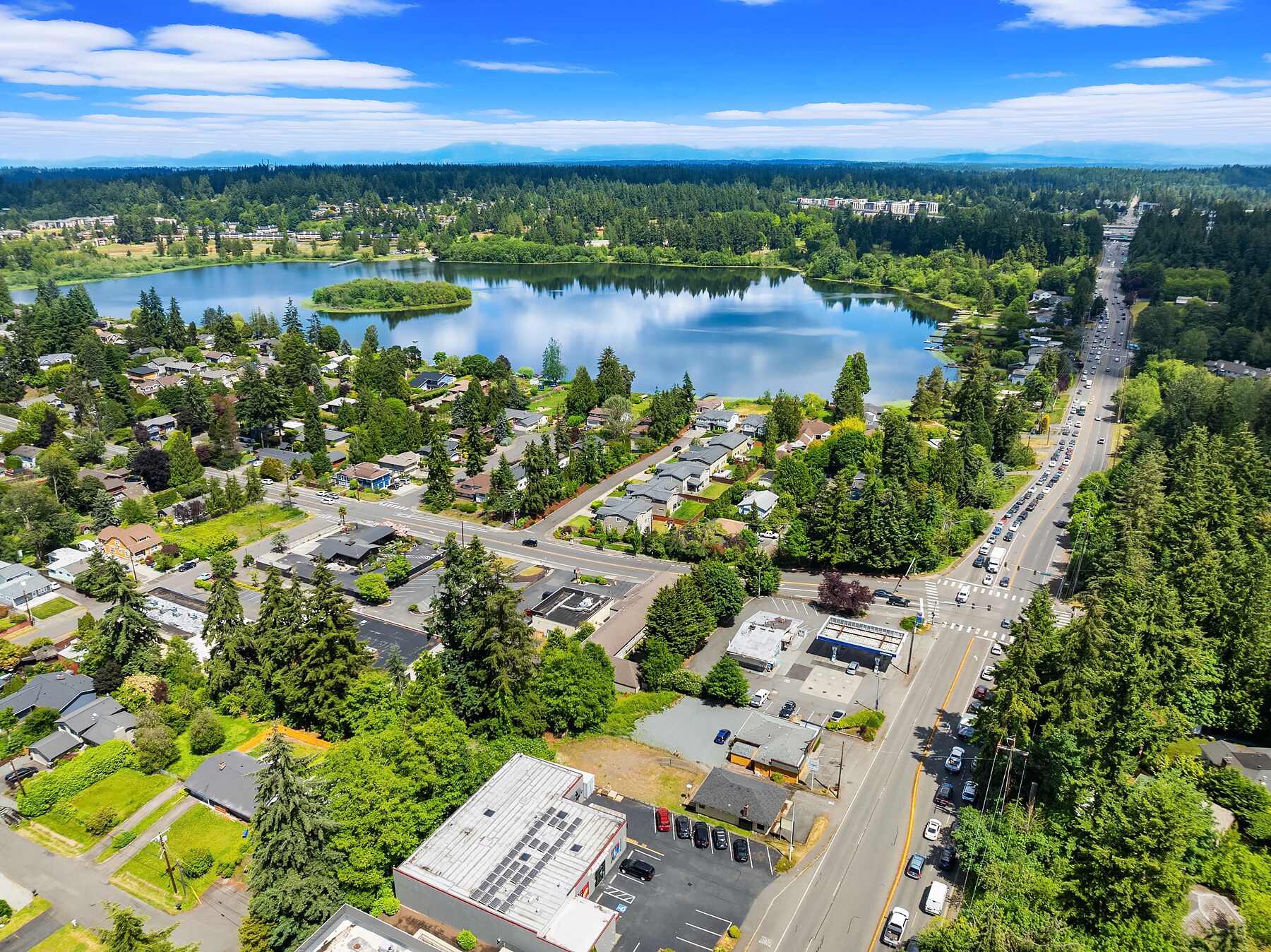 7629 Lake Ballinger Way, Edmonds, WA à vendre Photo du bâtiment- Image 1 de 9
