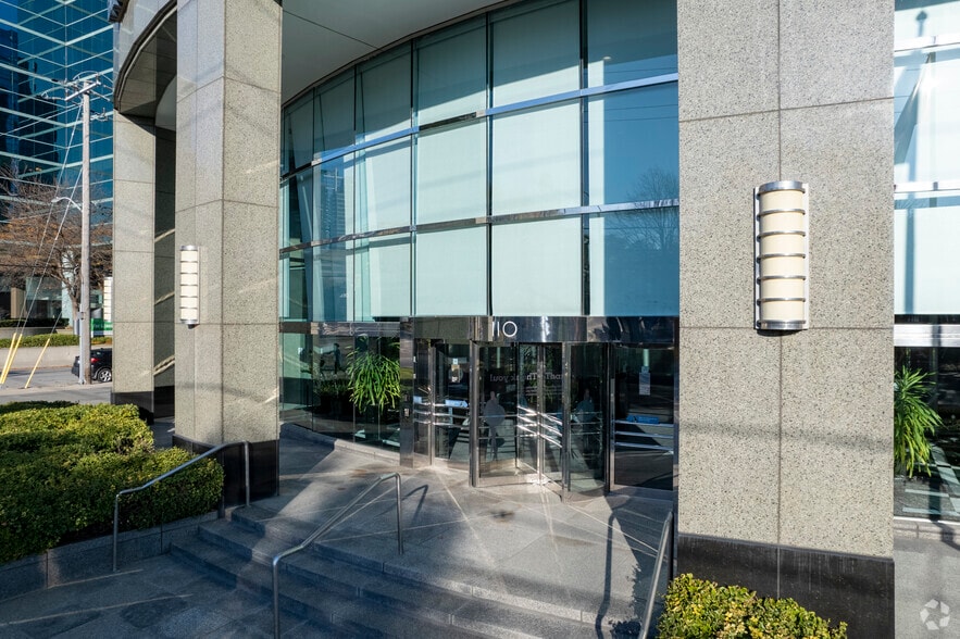 110 Sheppard Ave E, Toronto, ON for lease - Building Photo - Image 3 of 5