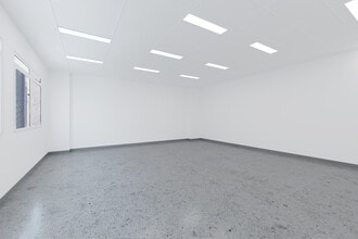 5843-5847 Ch De La Côte-Des-Neiges, Montréal, QC for lease Interior Photo- Image 1 of 3