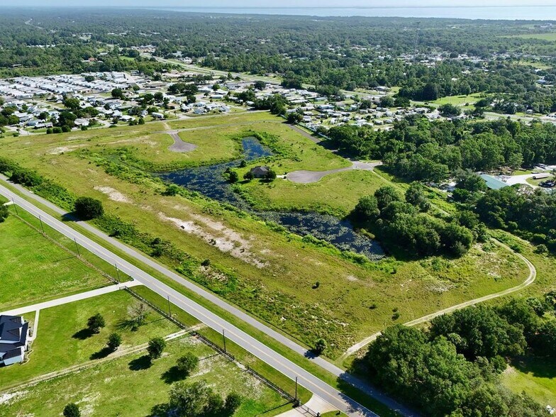 3700 Anglers Ln, Mims, FL à vendre - Photo du bâtiment - Image 3 de 8