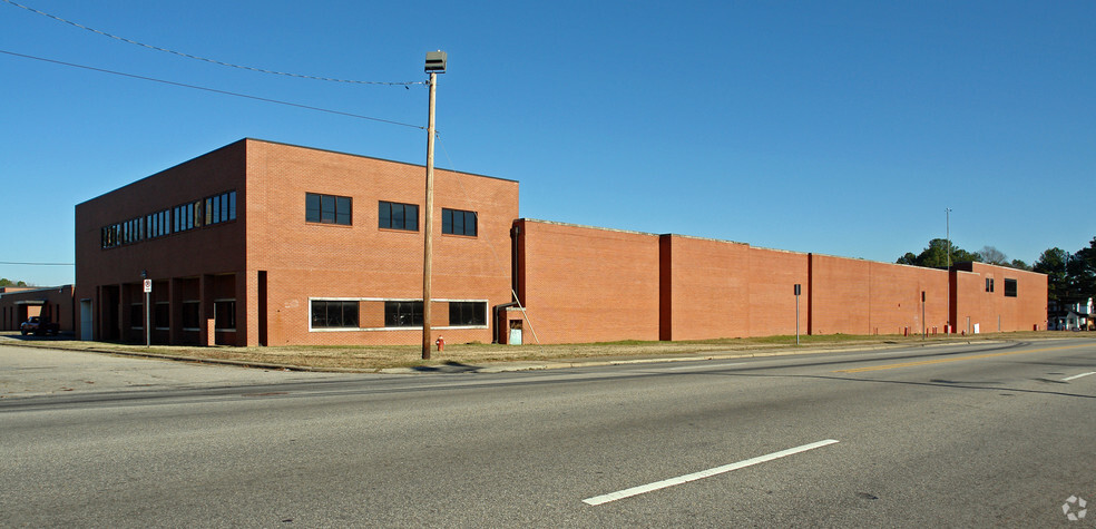905 Herring Ave, Wilson, NC à louer - Photo du bâtiment - Image 3 de 20
