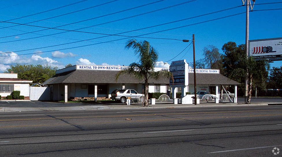 2541 S Main St, Santa Ana, CA for lease - Building Photo - Image 2 of 29