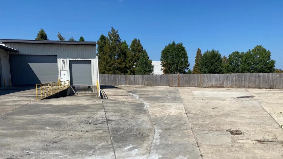 37294 Commerce Ln, Prairieville, LA à louer - Photo du bâtiment - Image 2 de 9