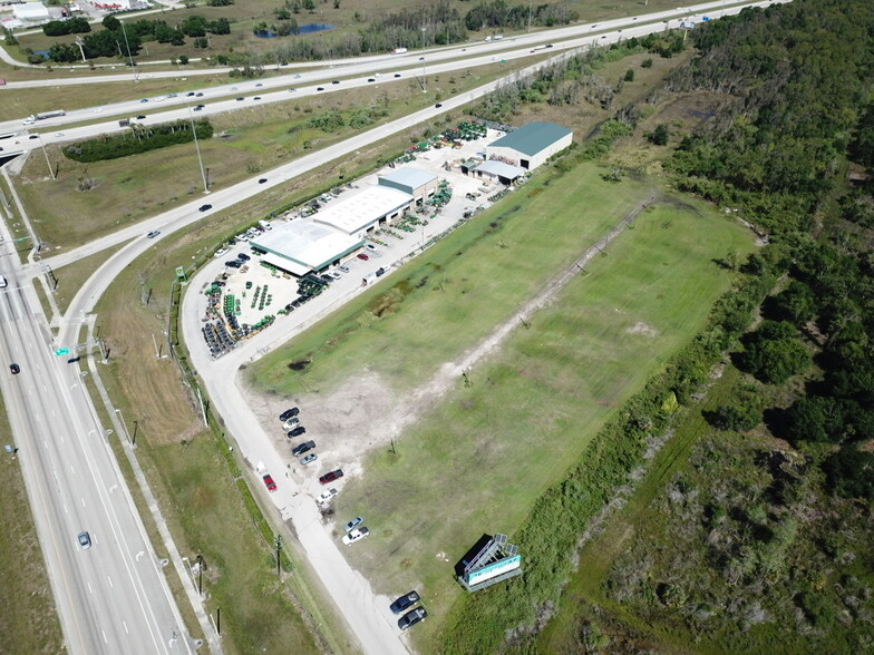 9541 Teter Rd, Fort Myers, FL à vendre - Photo du b timent - Image 3 de 3