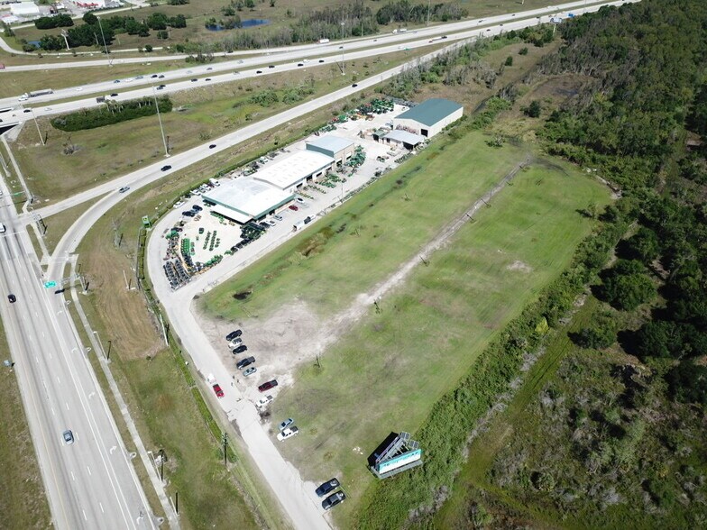 9541 Teter Rd, Fort Myers, FL à vendre - Photo du bâtiment - Image 3 de 3