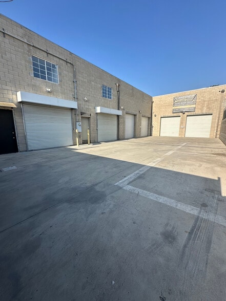 10066 San Fernando Rd, Pacoima, CA for lease - Building Photo - Image 2 of 21